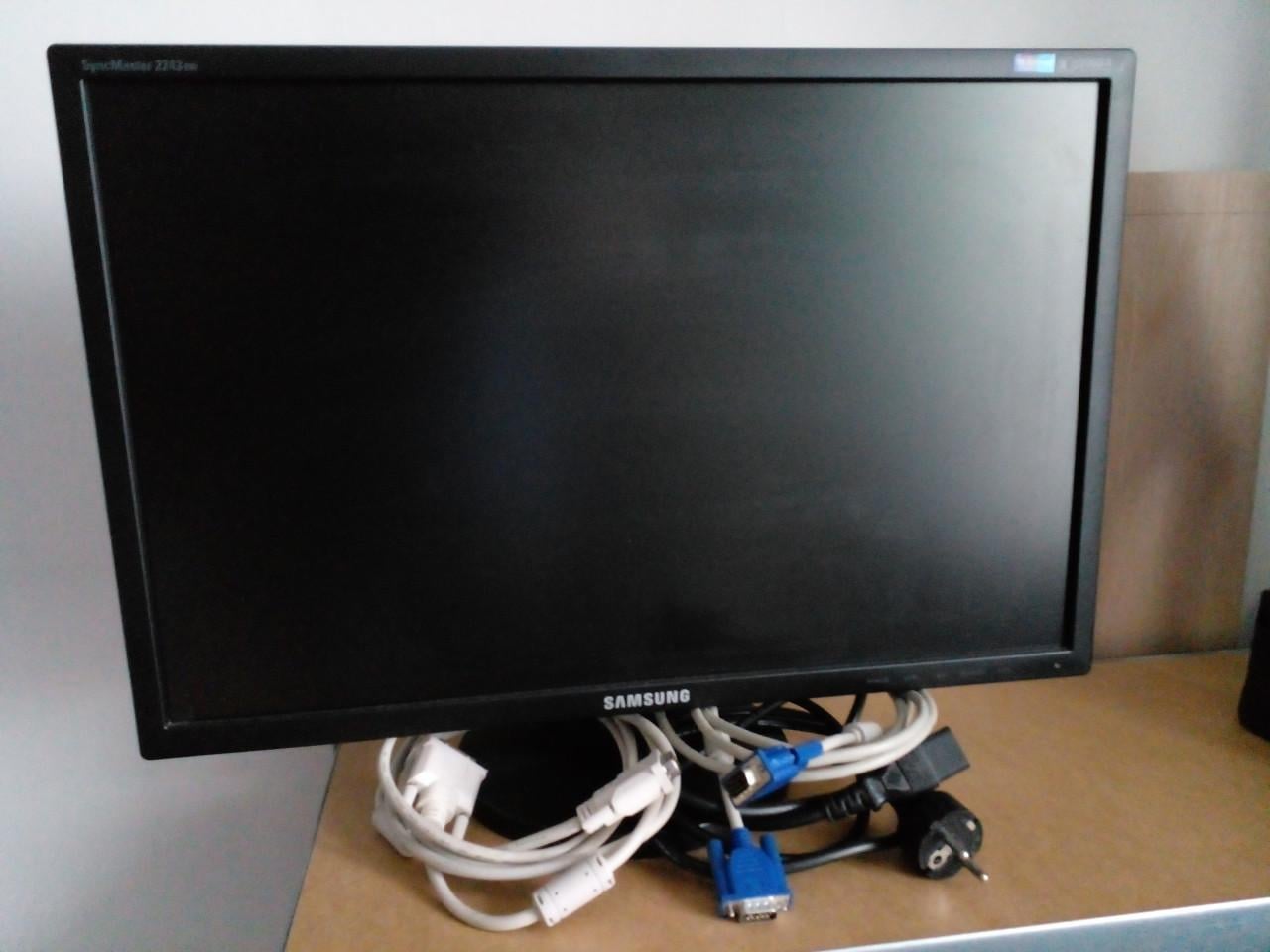 Samsung 22 inch monitor met dvi/vga en stroomkabel.