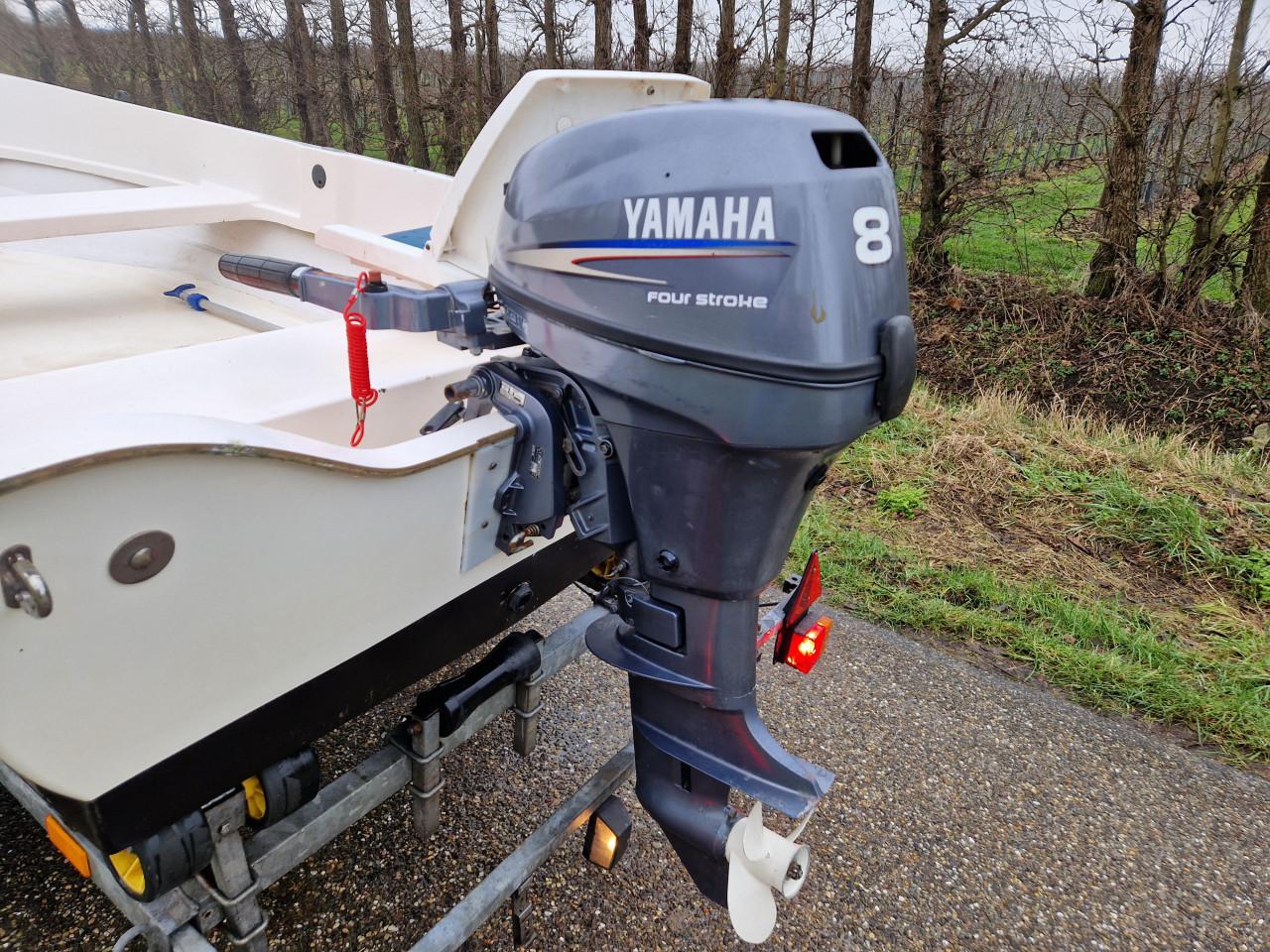 ELAN 401 met Yamaha 8 pk 4-takt en PEGA trailer. Compleet set € 2850,-