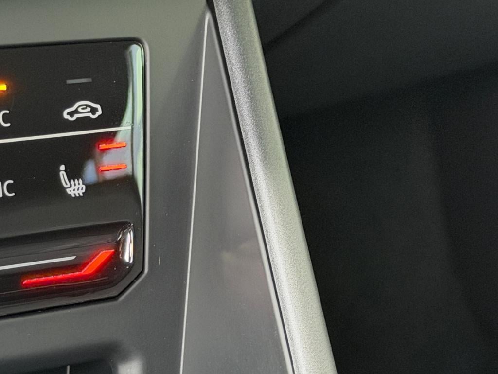 Volkswagen Polo 1.0 tsi r-line | iq light | carplay | camera | climate | st