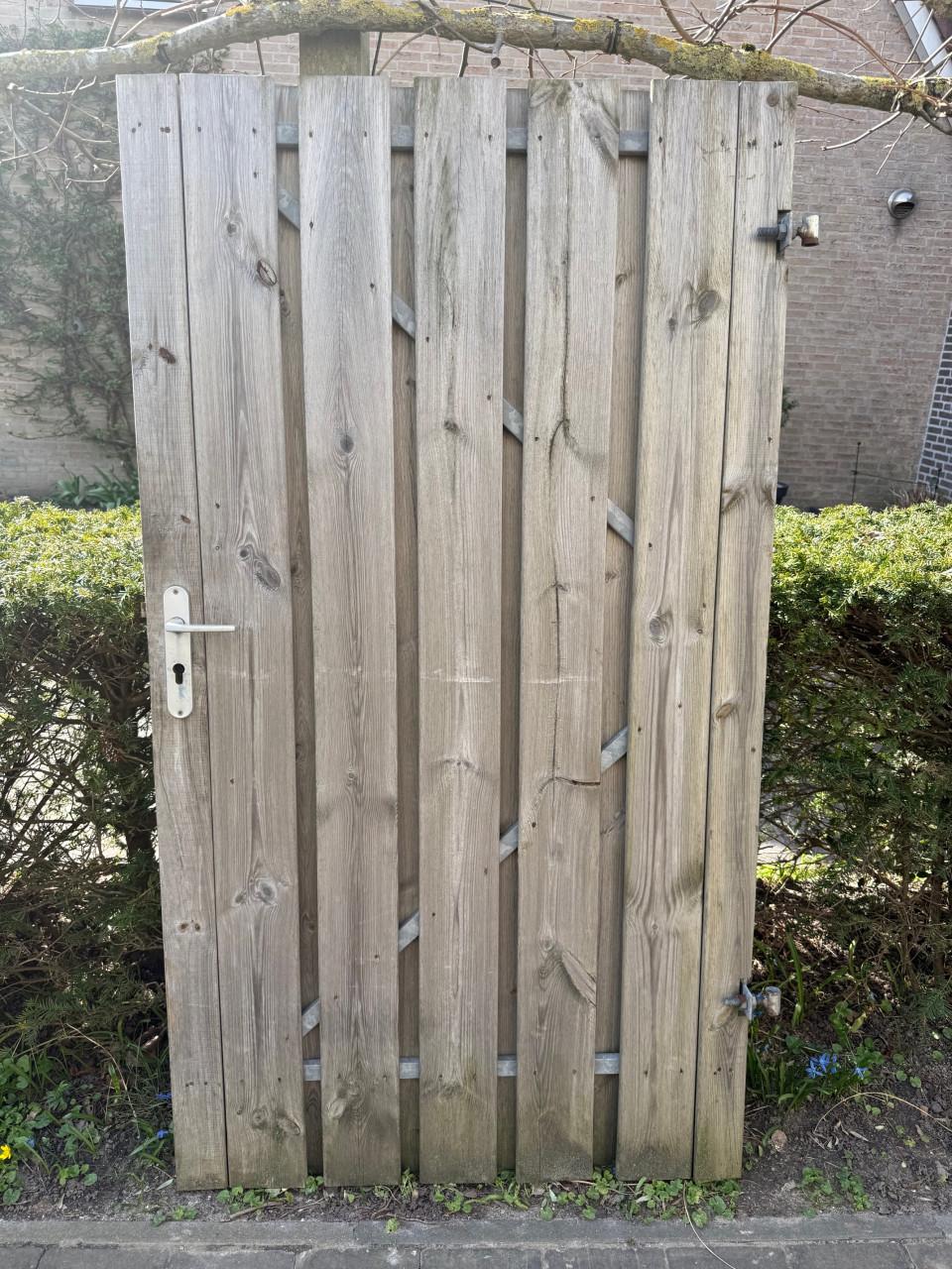 Grenen tuinpoort op stalen frame