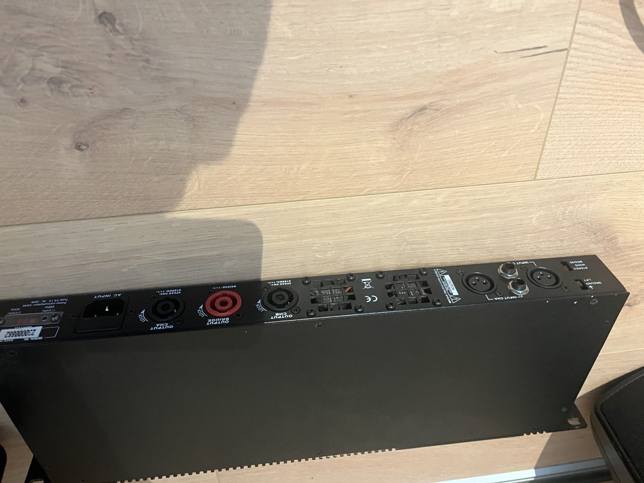 Geluidsset; 2 speakers, versterker en kabels