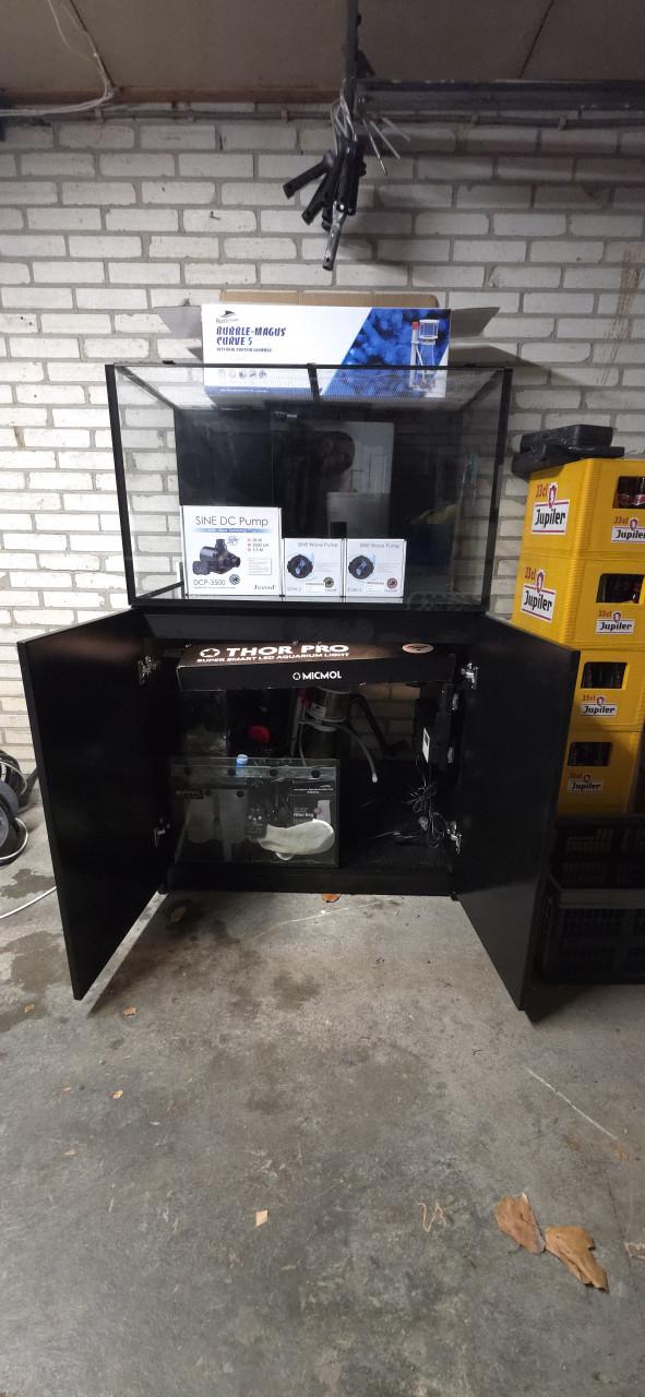 Zeeaquarium 250L incl apparatuur.