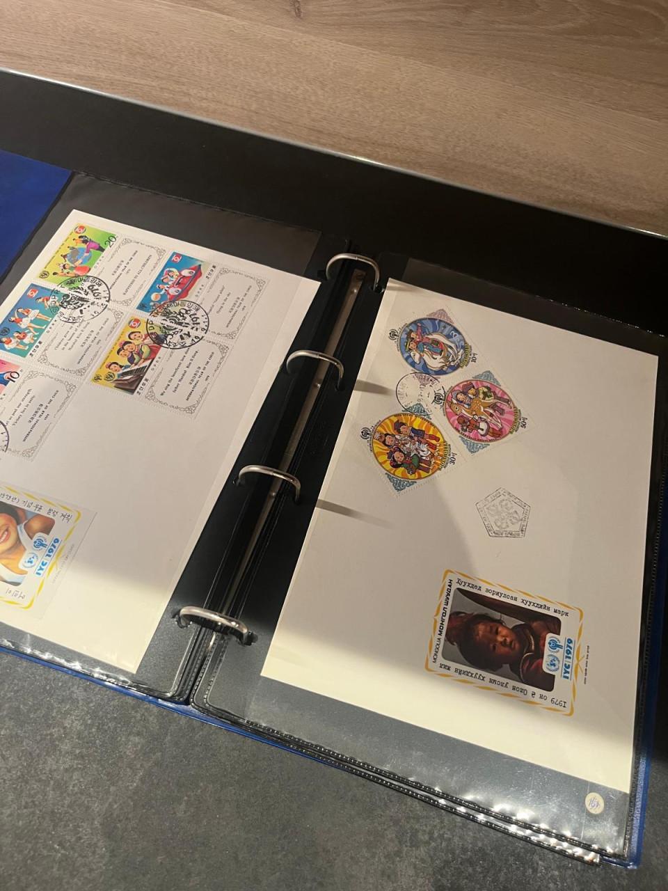 Album met enveloppen 'Jaar van het kind 1979'