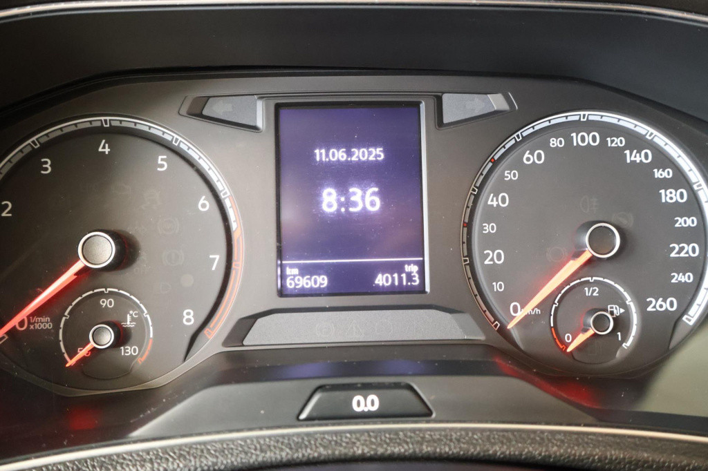 Volkswagen T-roc 1.5 tsi style nl auto, acc, appconnect, trekhaak.