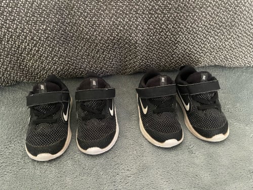 2x Nike maat 21