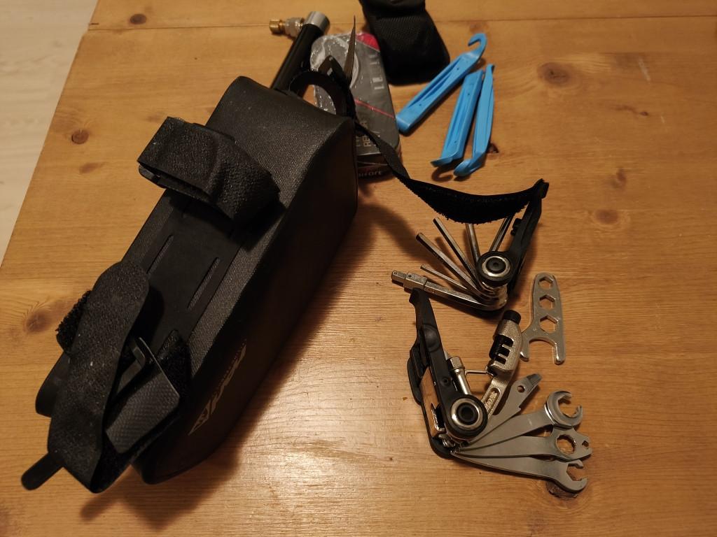 Fietsset met zadeltas, multitool en pomp