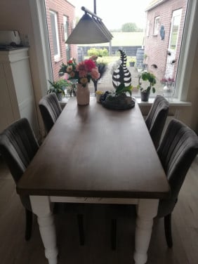 Te Koop: 4 zeer mooie eetkamerstoelen