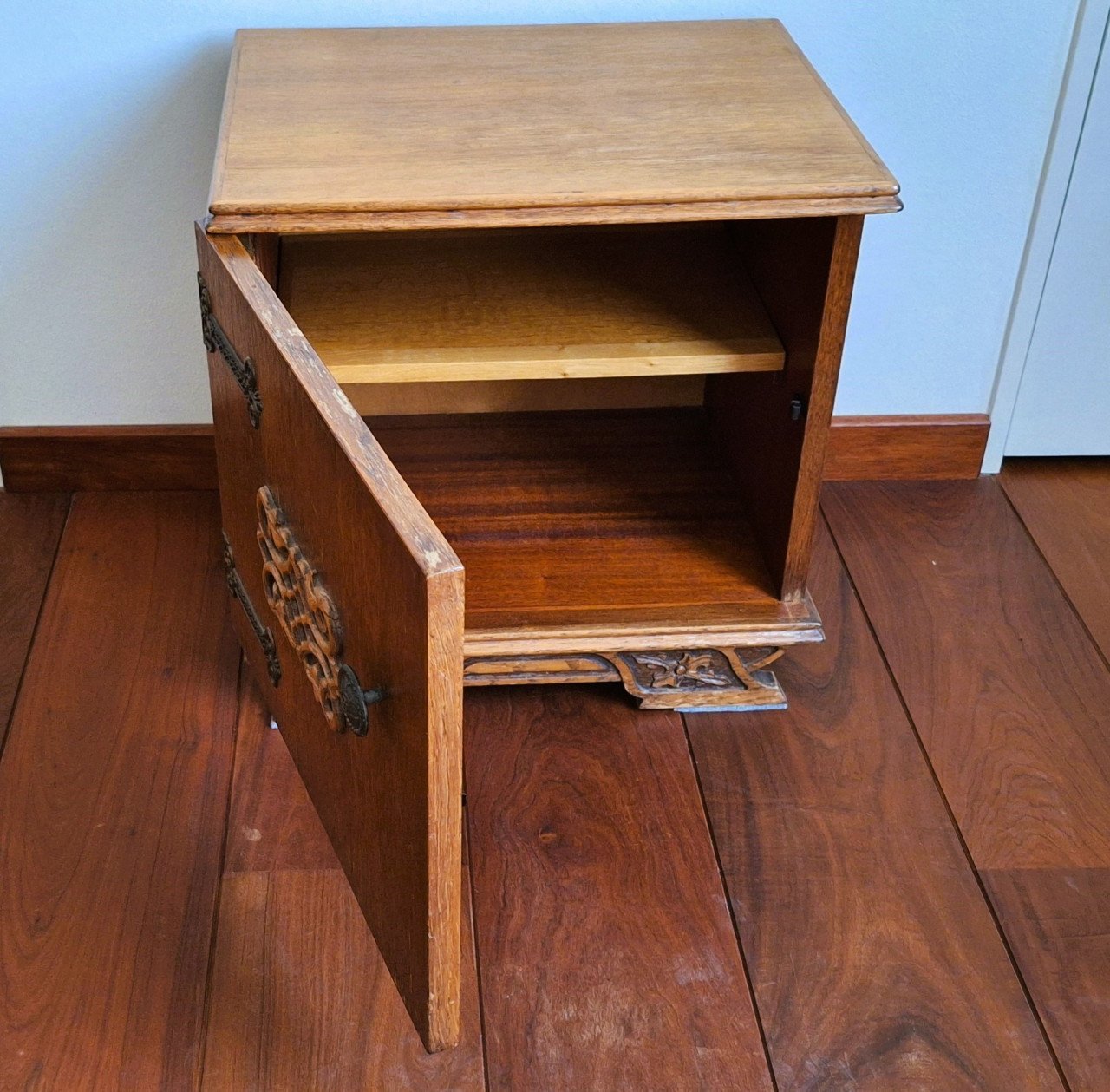 Houten nachtkastje