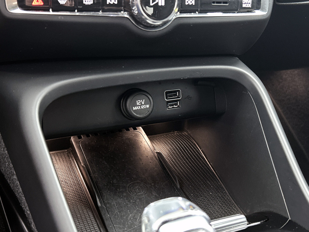Volvo XC40 1.5 t4 recharge inscription key less | stoelverwarming |