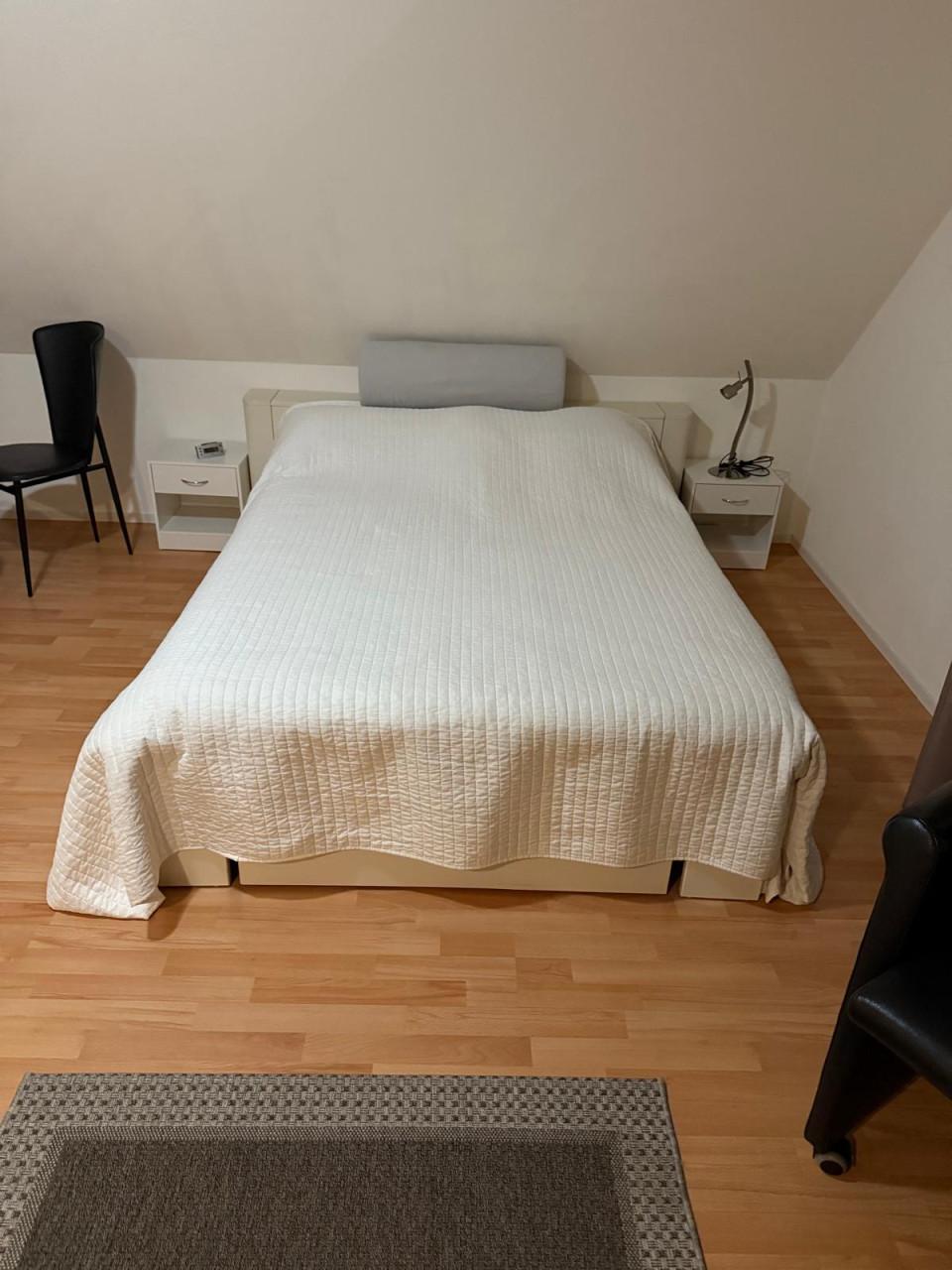 Bed 140X200 compleet met matras en beddengoed