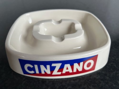 Prachtige oude asbak Cinzano.