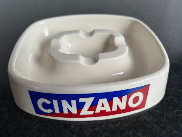 Prachtige oude asbak Cinzano.