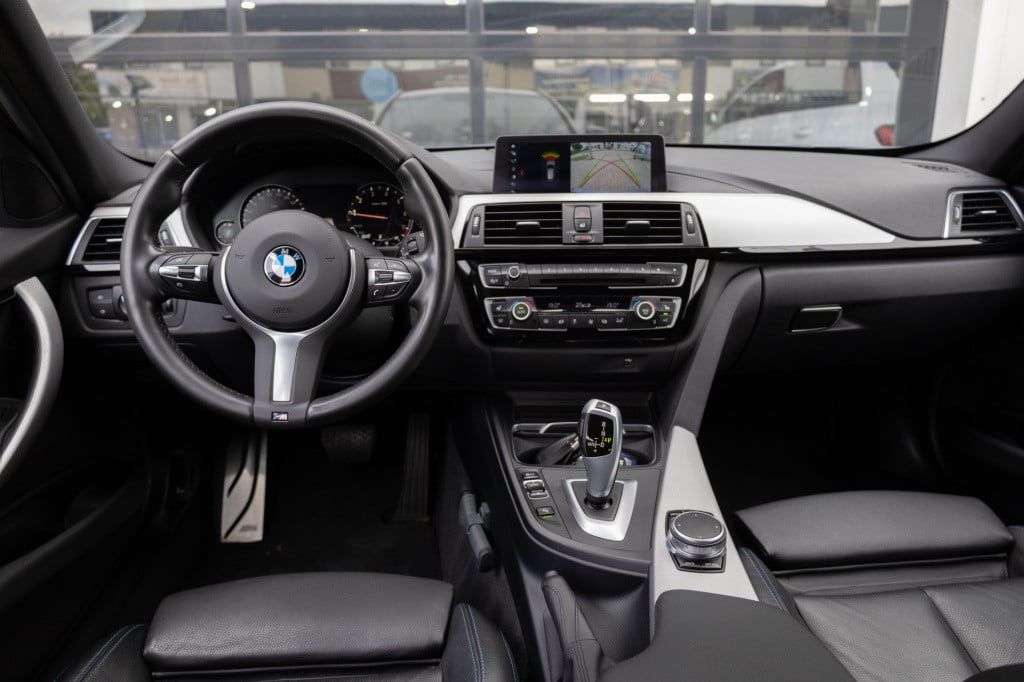 BMW 3-serie touring 318i m sport edition ✅trekhaak✅leder✅nav