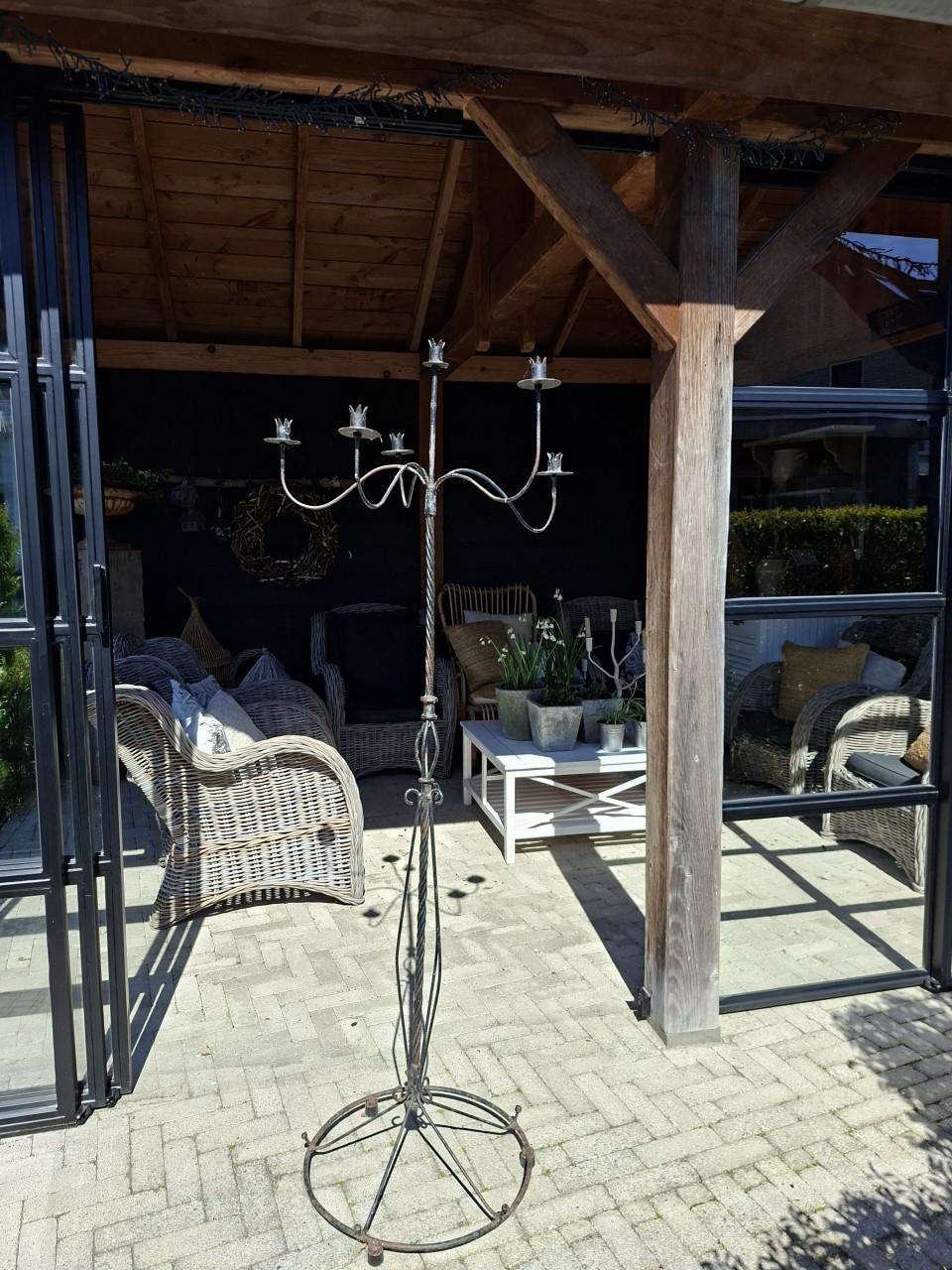 Grote ijzeren kandelaar