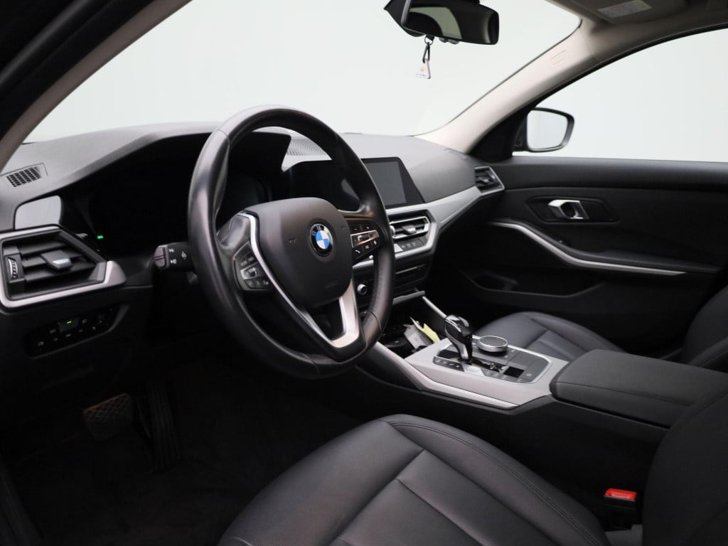 BMW 3-serie 330e high executive | automaat | lmv | navigatie | ledere | par