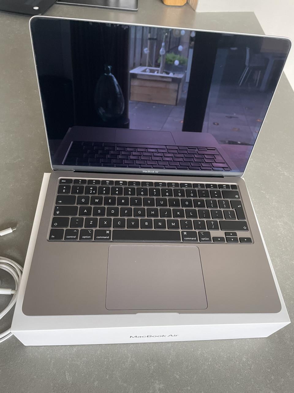 MacBook air 13-inch 2020