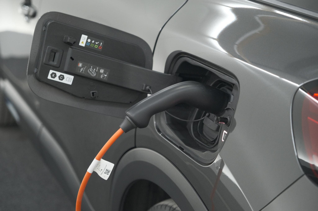 Citroen Ë-c4 shine 50 kwh | camera | pack winter | apple carplay | navigati