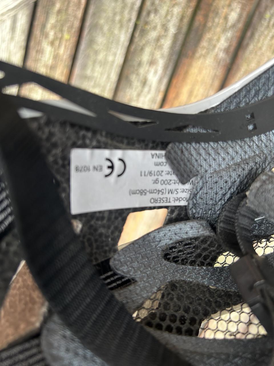 Agu Tesero, witte fietshelm, maat s/m (54-58cm) nieuw