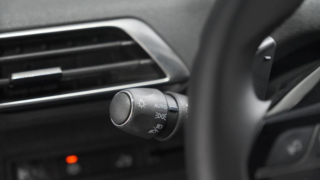 Peugeot 5008 puretech 130 eat8 allure pack business | trekhaak | elektronis
