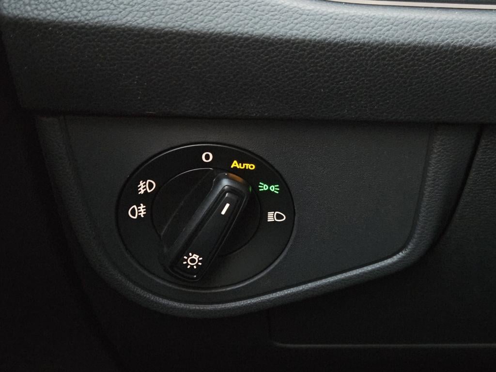 Volkswagen Taigo 1.0 tsi r-line | carplay | camera | rijklaar inclusief 1 j