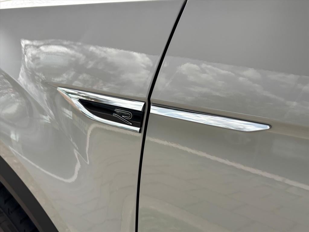 Volkswagen T-roc 1.5 tsi 150pk 7-dsg r-line black|camera| dodehoek|trekhaak