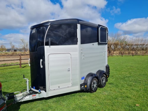 HBX 506 tweepaards trailer ifor Williams