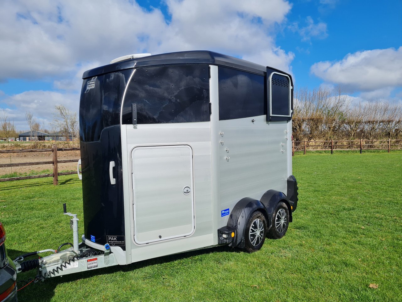 HBX 506 tweepaards trailer ifor Williams