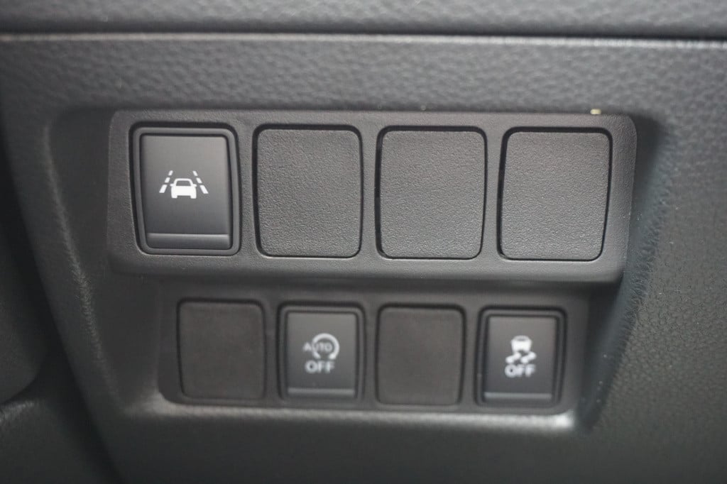 Nissan Qashqai 1.2 tekna + climate / navi / cruise / elektr. ramen / pano. 