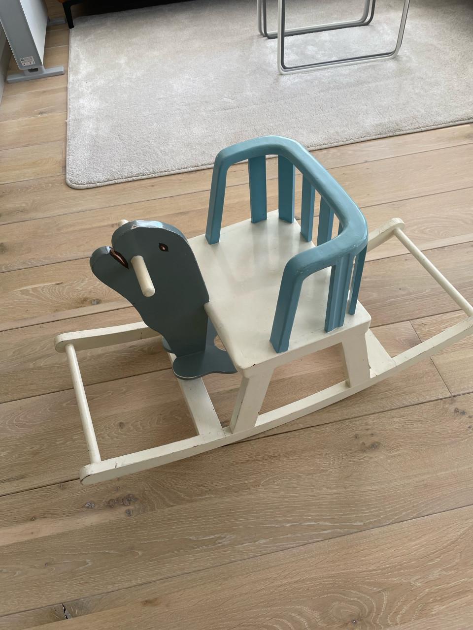 Unieke houten hobbeldolfijn