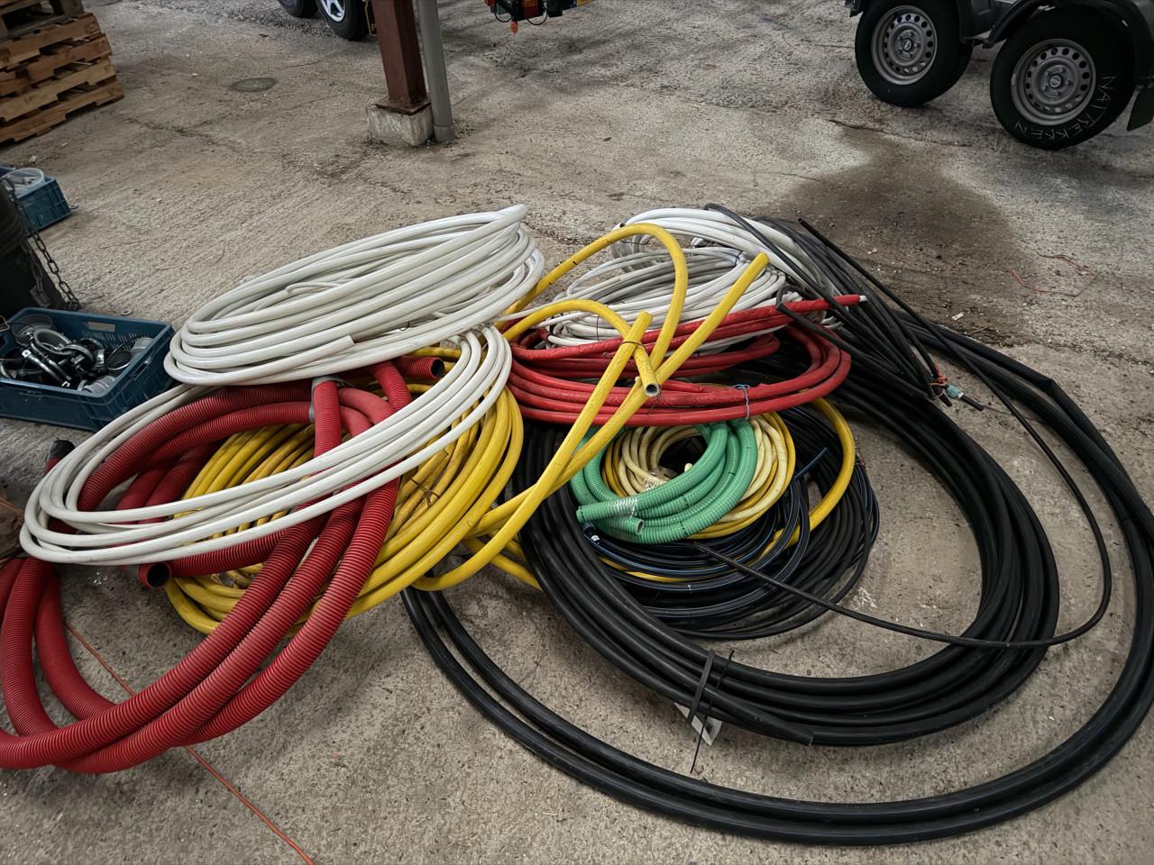 Heel veel pvc pijpen koppelstukken en leidingen