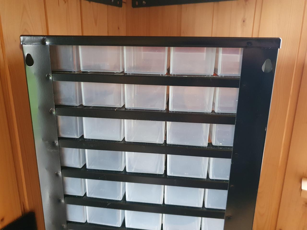 Raaco stalen lade/vakken magazijn kast voor schuur of garage.