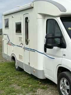 Te Koop mooie Camper ADRIA-Adriatik Coral 660SL met 2 enkele bedden