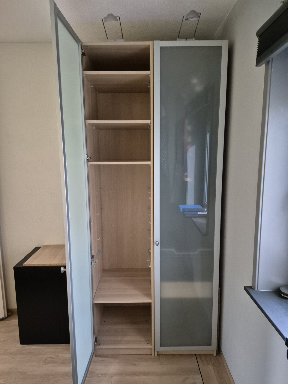 Pax kast met melkglas deuren