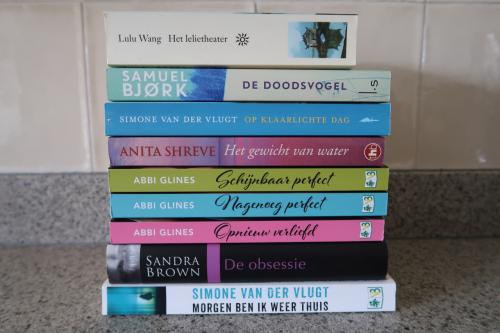 Stapeltje (9 stuks) boeken voor €5,00 op te halen in Westkapelle