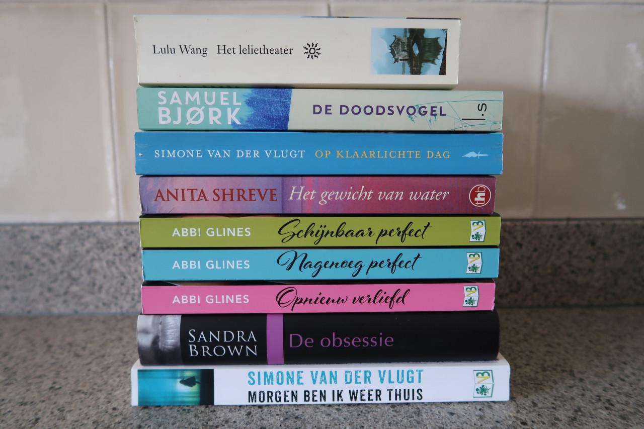 Stapeltje (9 stuks) boeken voor €5,00 op te halen in Westkapelle