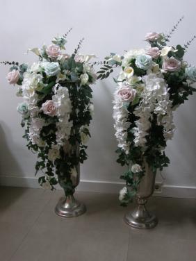 2 Vazen met kunstbloemen