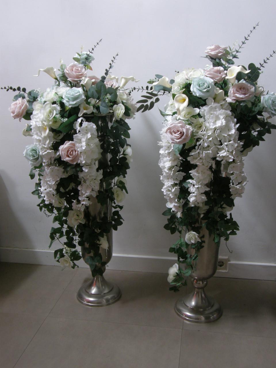 2 Vazen met kunstbloemen