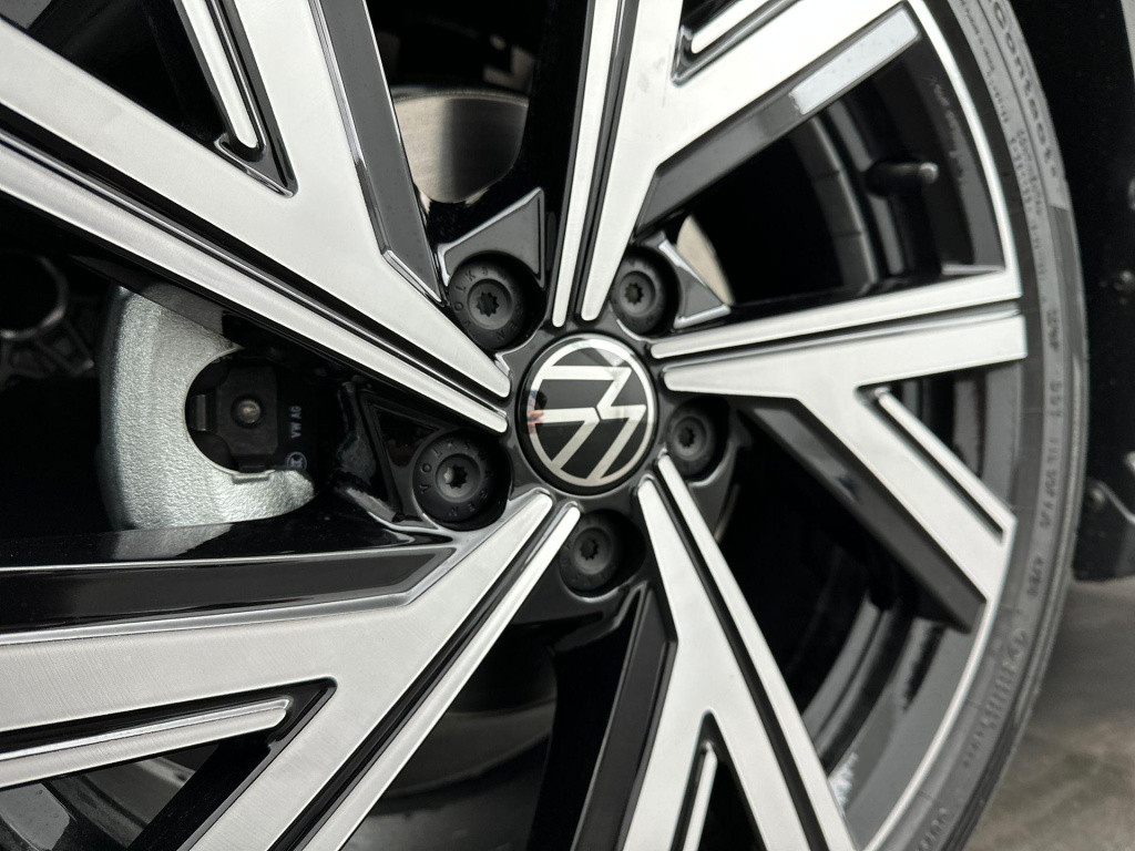 Volkswagen Polo r-line-edition 1.0 70 kw / 95 pk tsi hatchback 7 v
