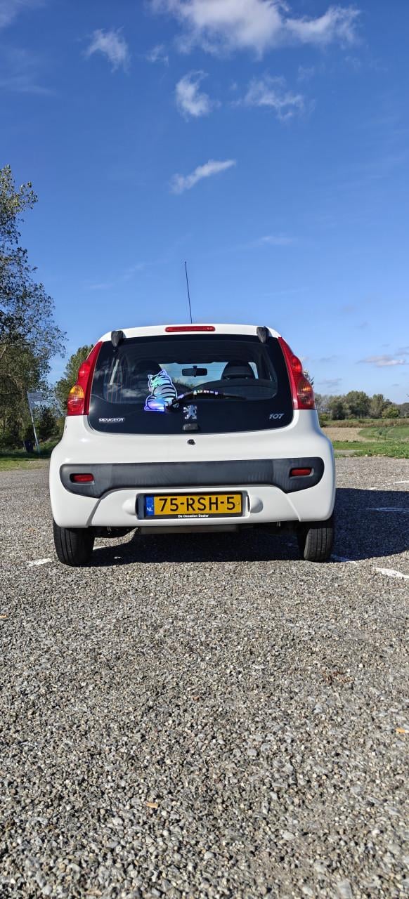Peugeot 107, 178.000 km, apk tot feb '27
