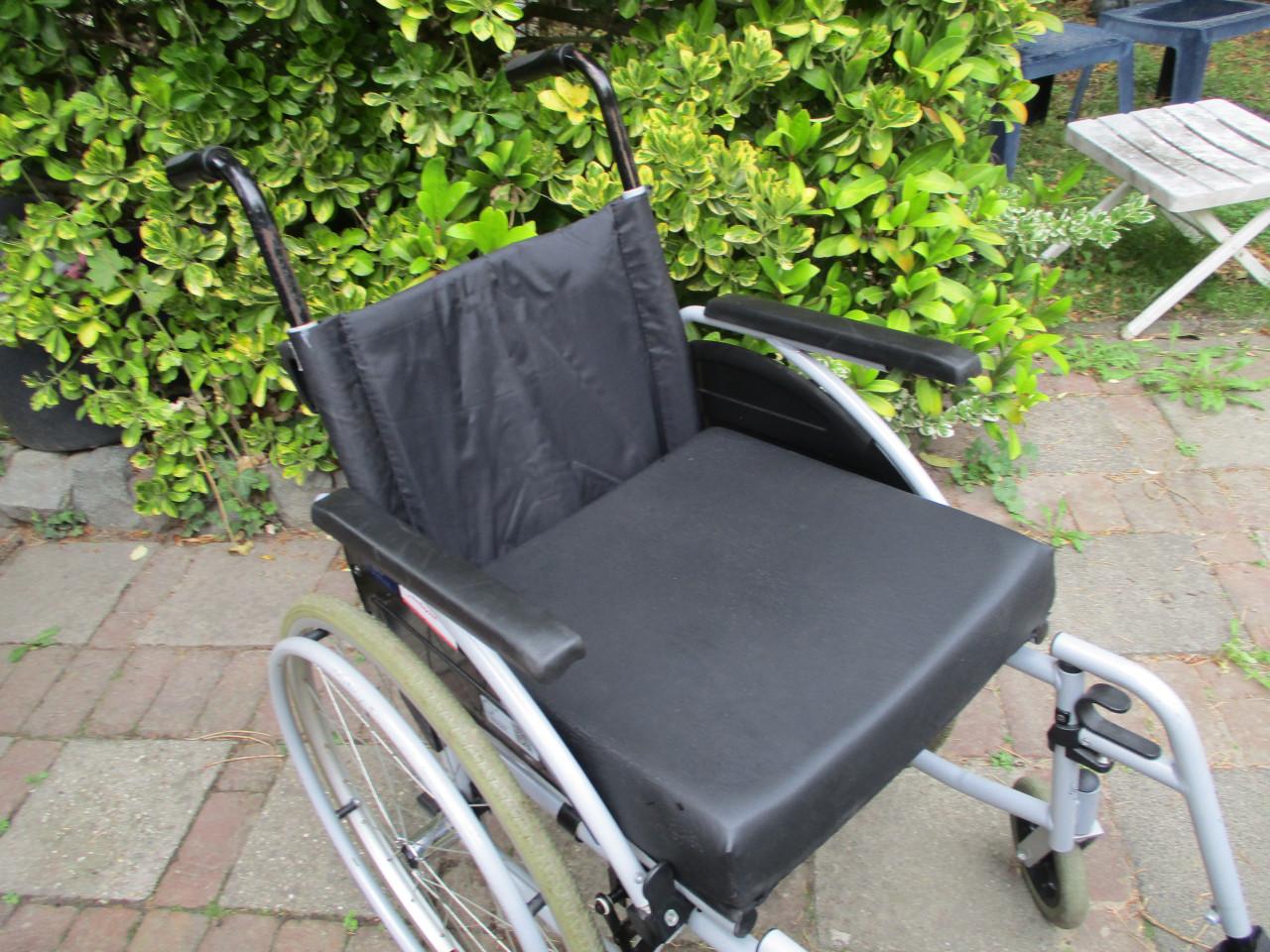 Exel G3 Eco rolstoel met dik foam kussen