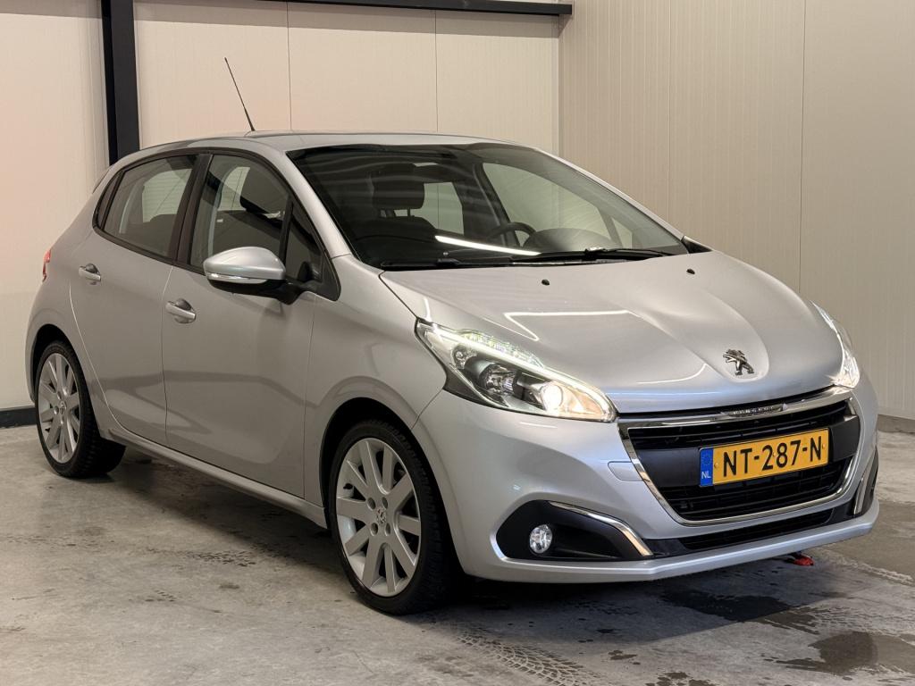Peugeot 208 1.2 puretech blue lion | led | dab | airco | cruise | apple car