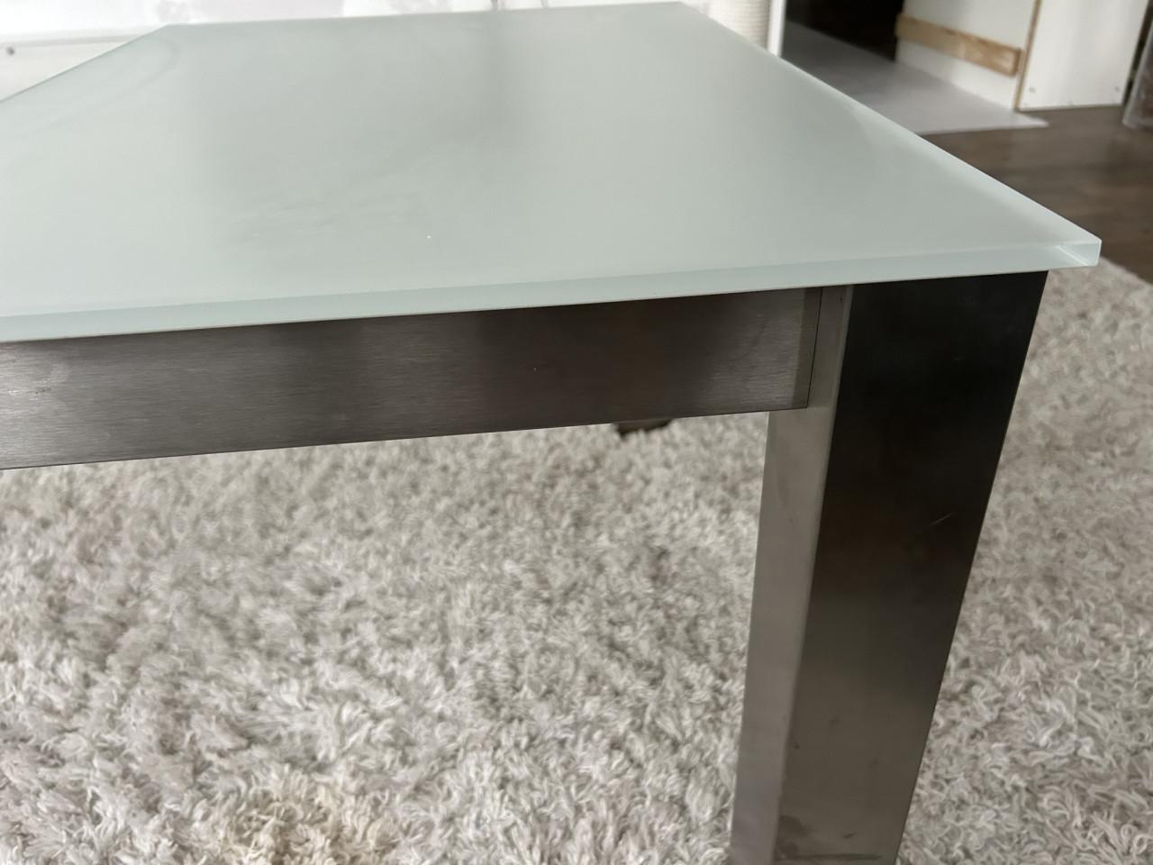 Salontafel van glas met RVS onderstel