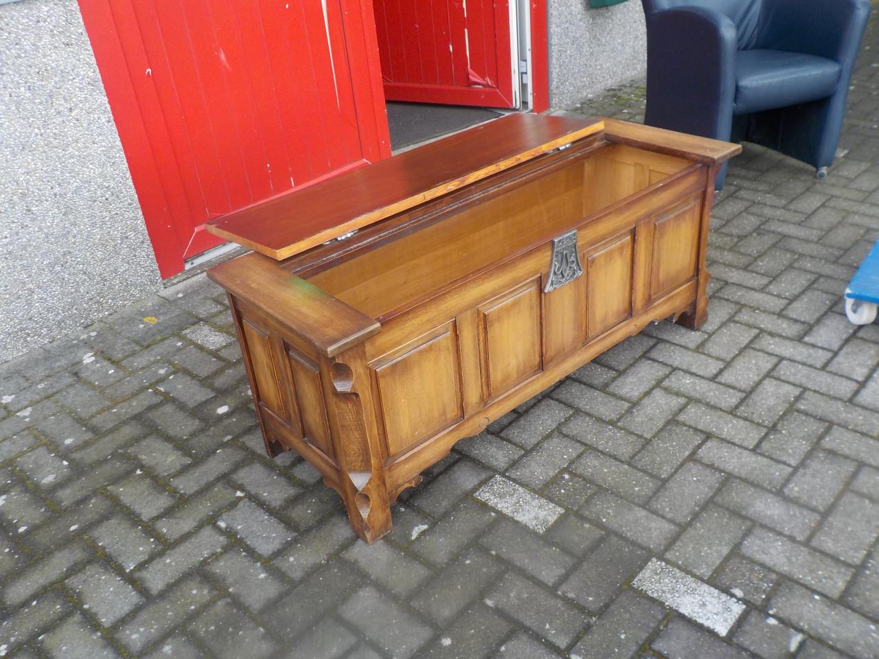 Mooie kwaliteit massief eiken dekenkist in zeer goede staat