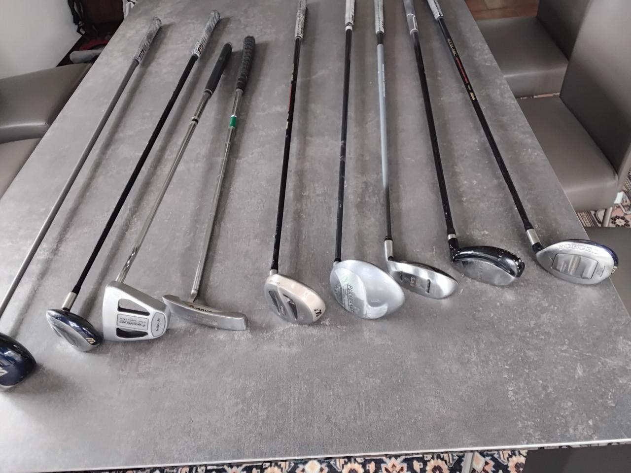 19 div Golfclubs met Golftas Bennington + toebehoren