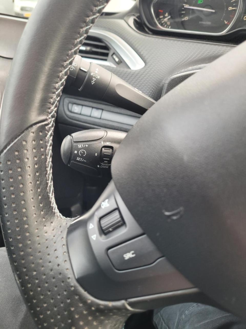 Peugeot 2008 1.2 puretech allure crossway treekhak alcantara leer / navigat