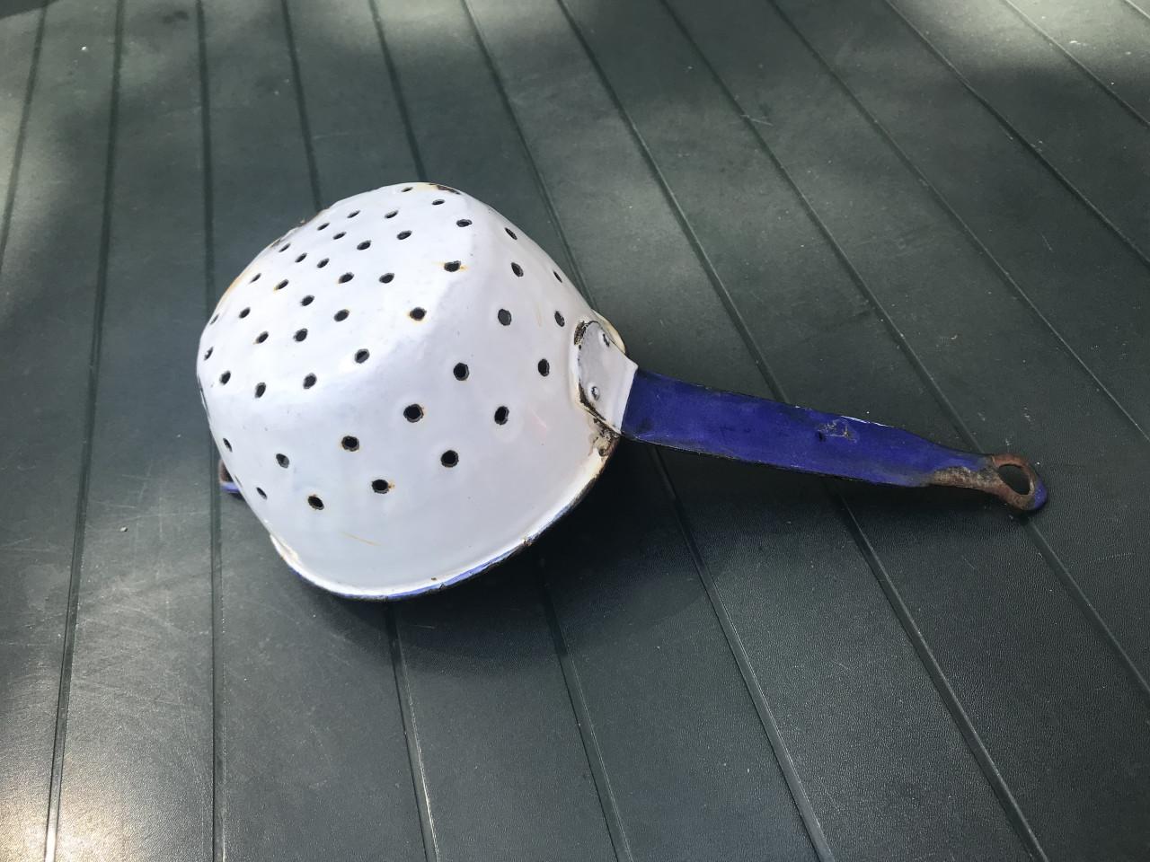 Emaille brocante zeef en trechters