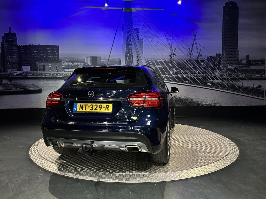 Mercedes-Benz Gla-klasse 180 business solution amg *camera*trekhaak*