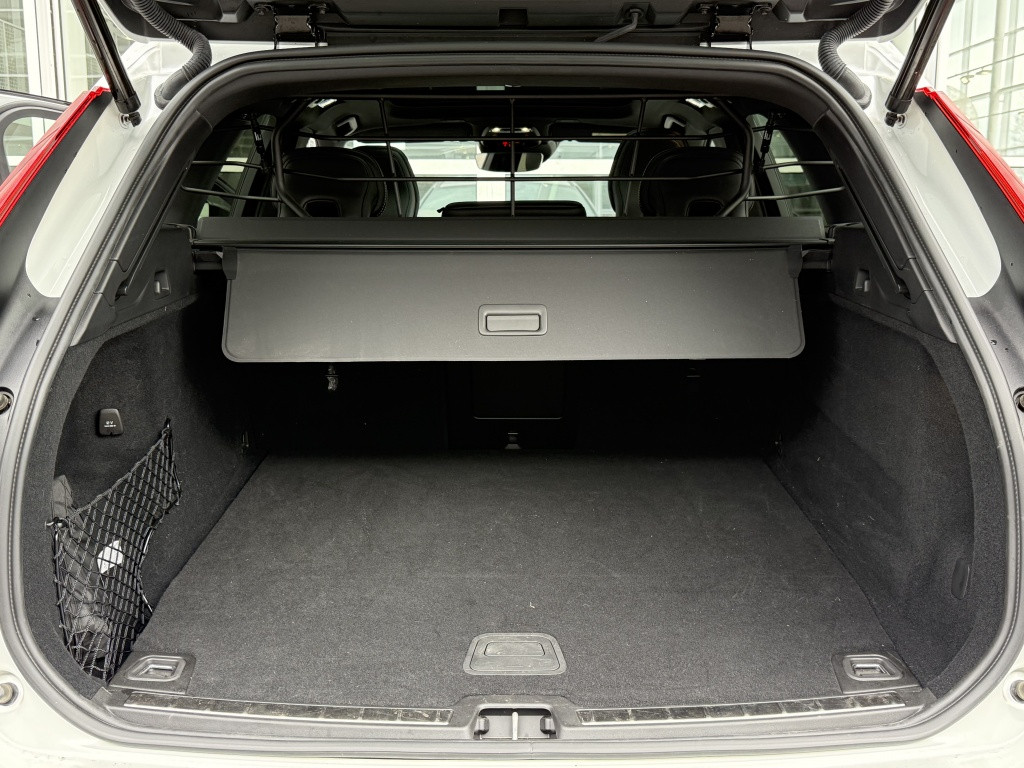 Volvo XC60 t8 390pk recharge r-design| panodak| adap.cruise| 360camera| led
