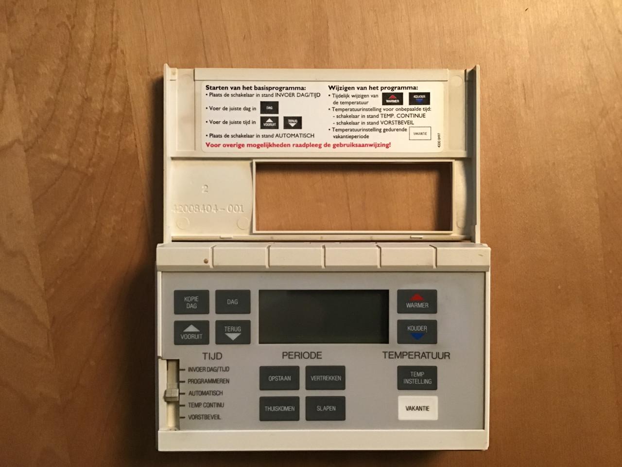 Nefit ModuLine III programmeerbare klokthermostaat.