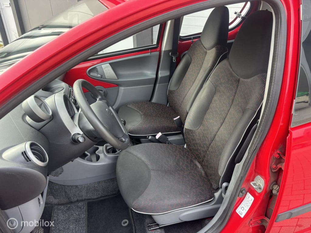 Peugeot 107 1.0-12v sublime